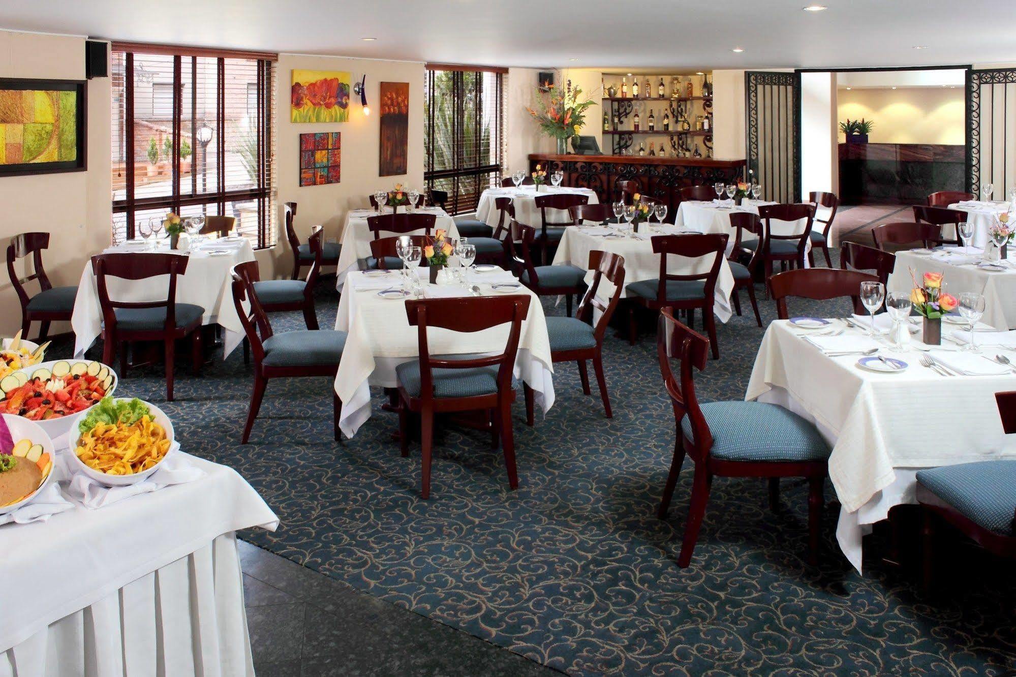 Hotel Estelar Suites Jones Bogotá Restaurant foto
